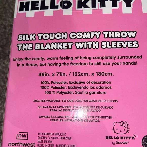 hello kitty comfy throw with sleeves - Picture 4 of 4